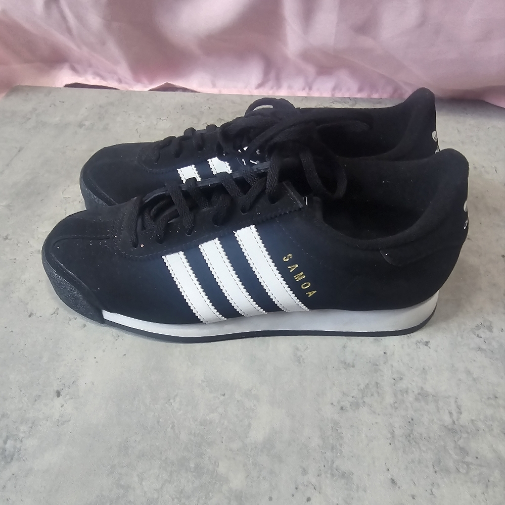 Women's Adidas US 7
